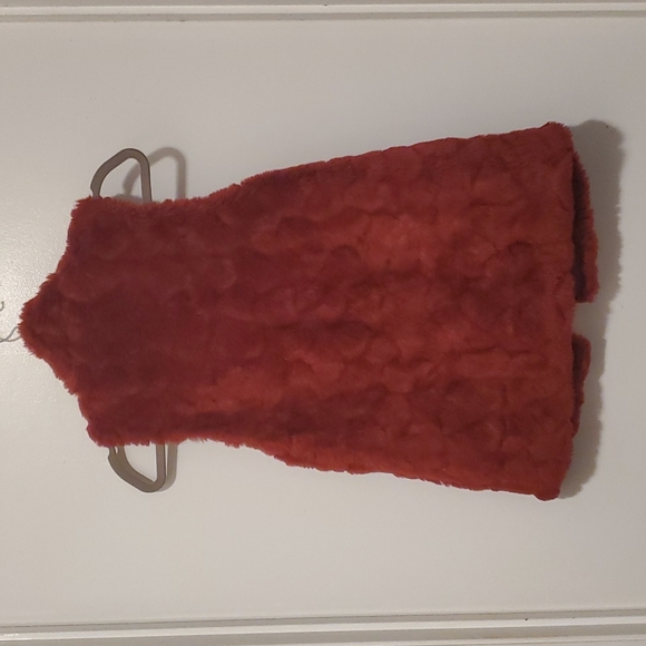 LOVE TREE FUR - Burgundy Feaux Fur Vest Size Small (Perfect  for Valentines) - Picture 4 of 9